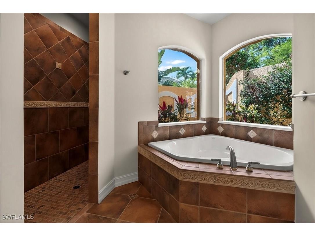 2203 Imperial Golf Co Boulevard Naples FL 34110 225084073 image29