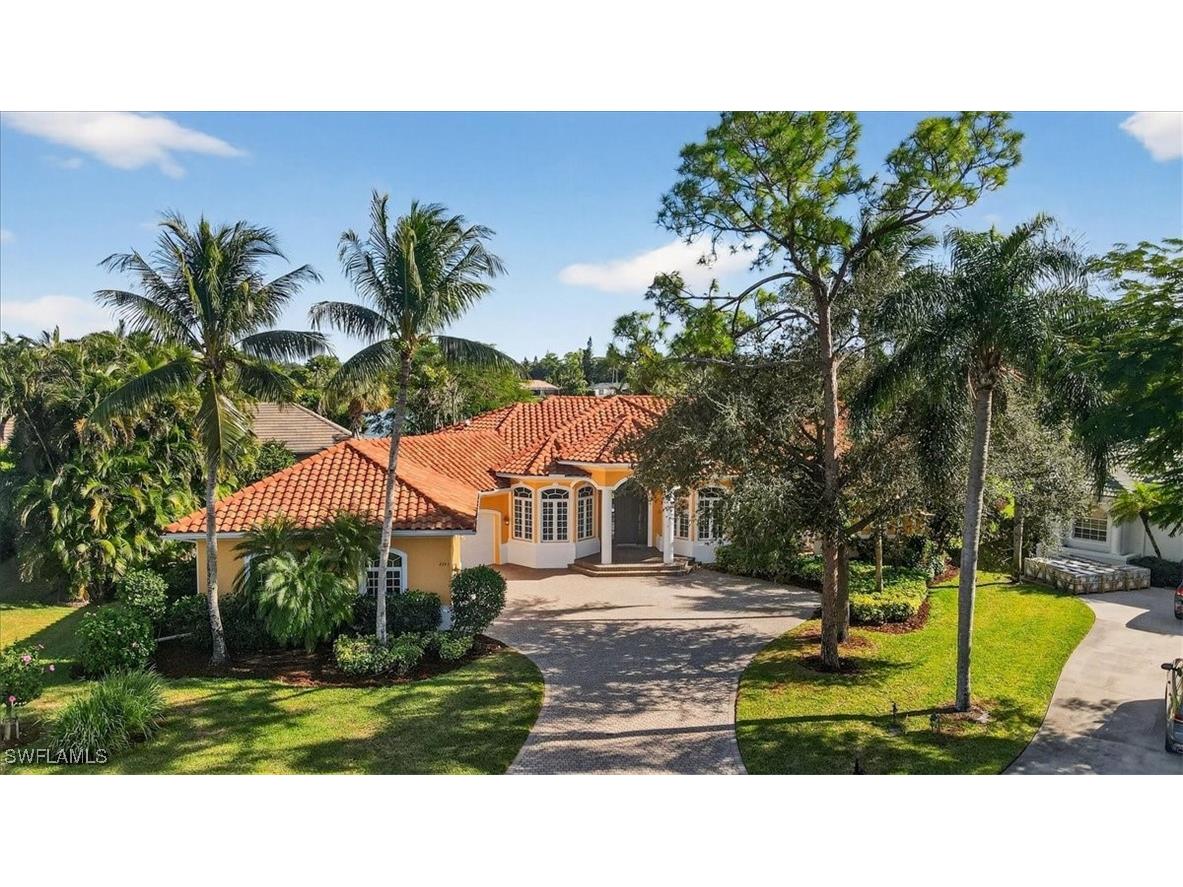 2203 Imperial Golf Co Boulevard Naples FL 34110 225084073 image3