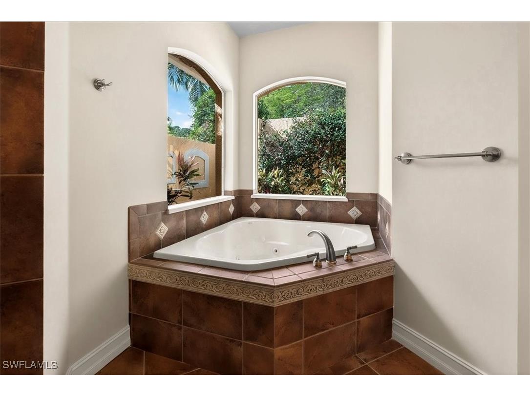 2203 Imperial Golf Co Boulevard Naples FL 34110 225084073 image30