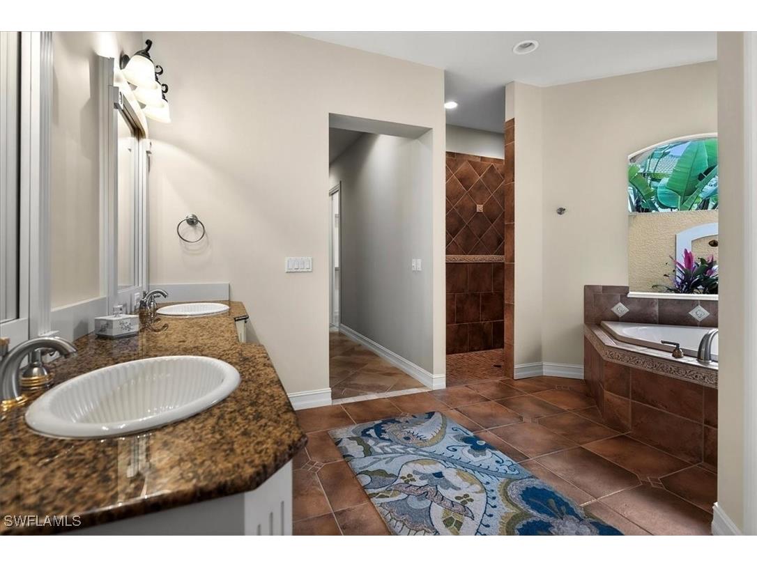 2203 Imperial Golf Co Boulevard Naples FL 34110 225084073 image31