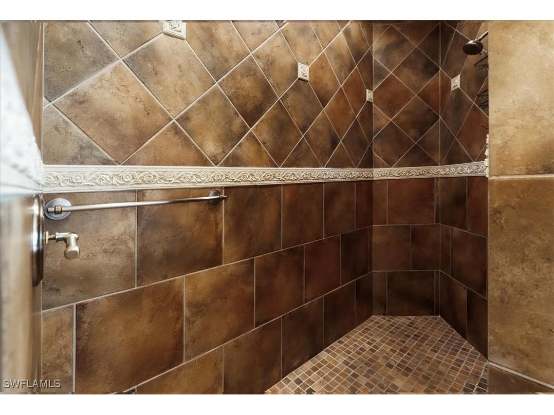 2203 Imperial Golf Co Boulevard Naples FL 34110 225084073 image32