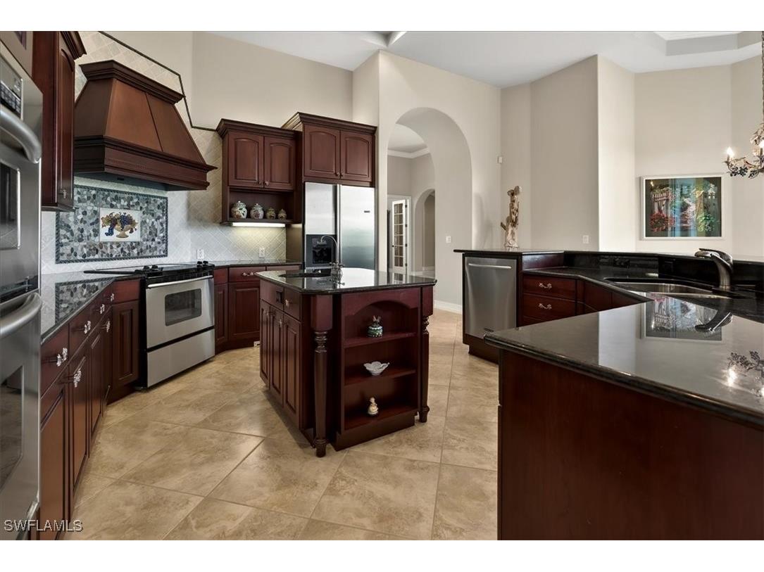 2203 Imperial Golf Co Boulevard Naples FL 34110 225084073 image7