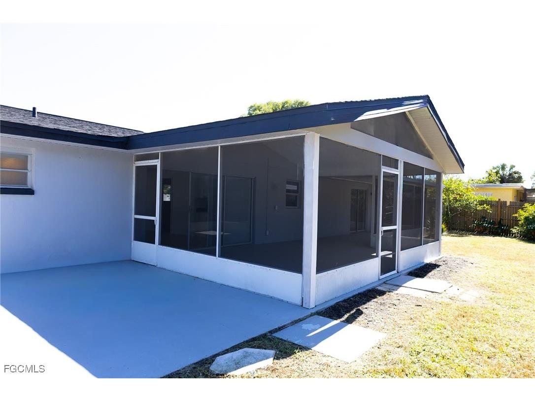 2203 Santiago Avenue Fort Myers FL 33905 2025012791 image18