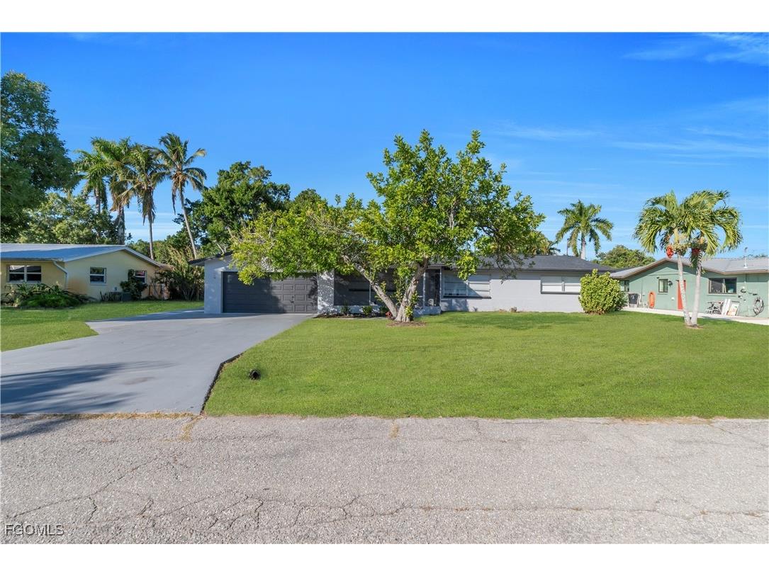 2203 Santiago Avenue Fort Myers FL 33905 2025012791 image2