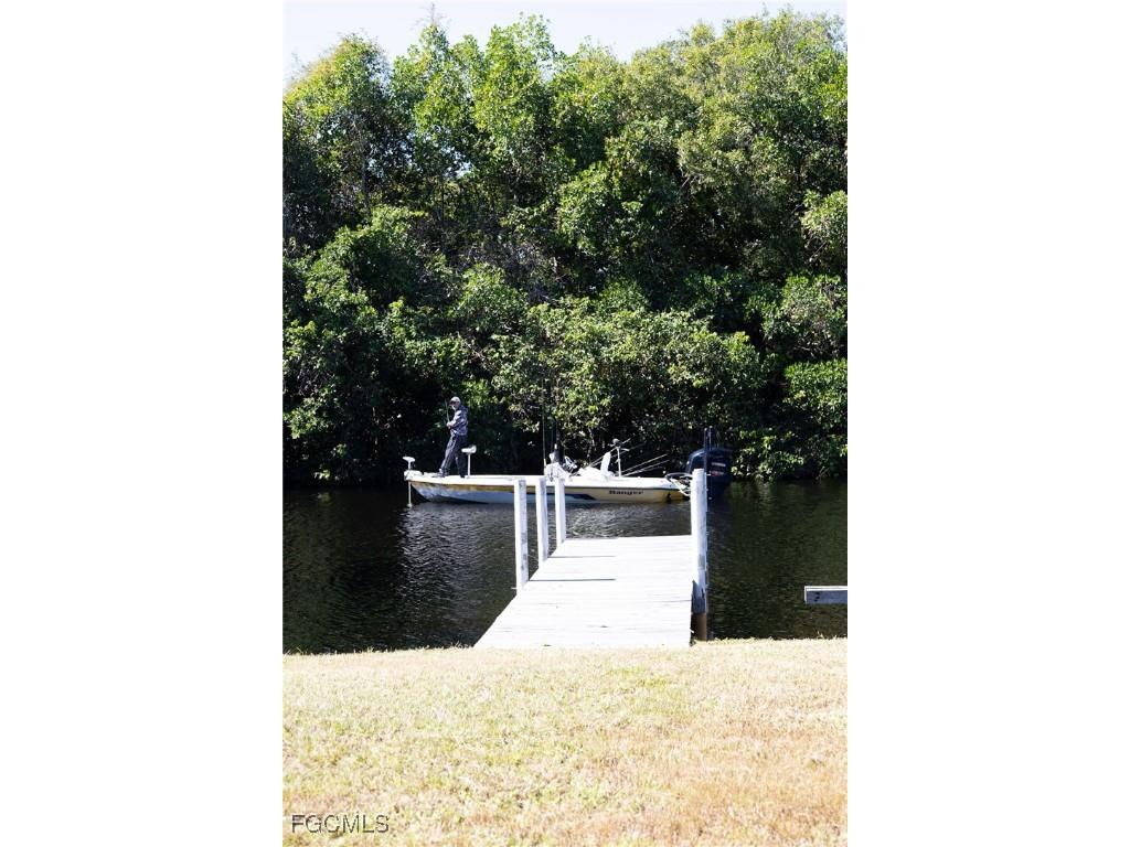 2203 Santiago Avenue Fort Myers FL 33905 2025012791 image20