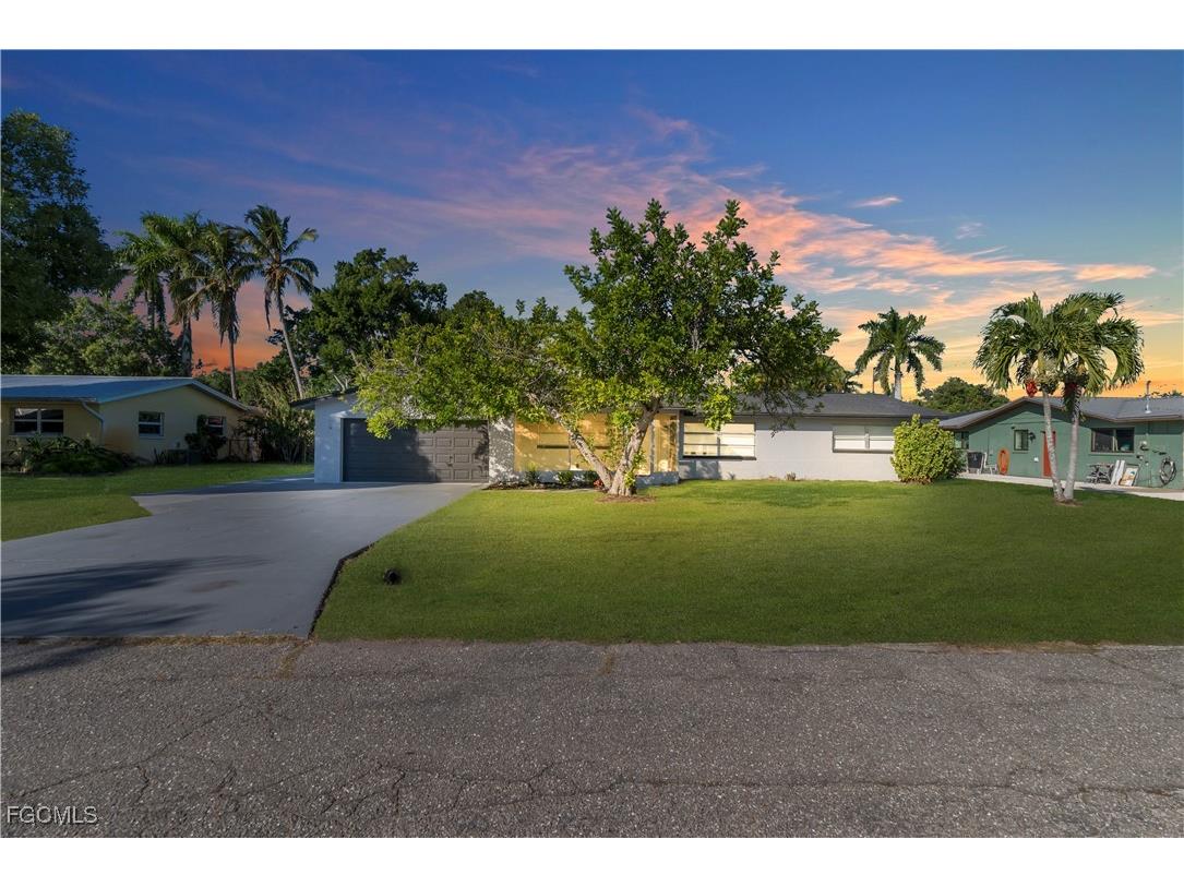 2203 Santiago Avenue Fort Myers FL 33905 2025012791 image3