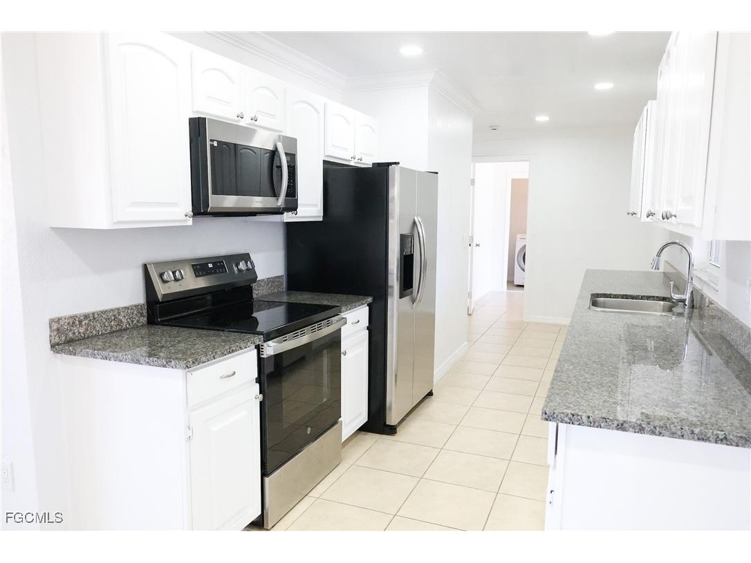 2203 Santiago Avenue Fort Myers FL 33905 2025012791 image4