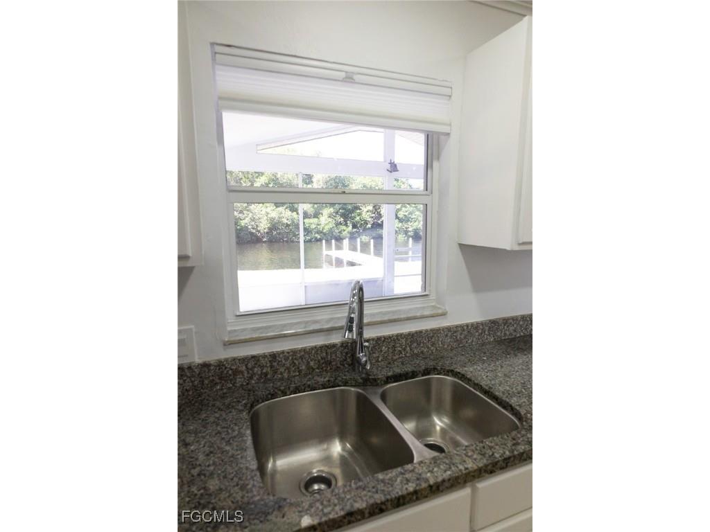 2203 Santiago Avenue Fort Myers FL 33905 2025012791 image5