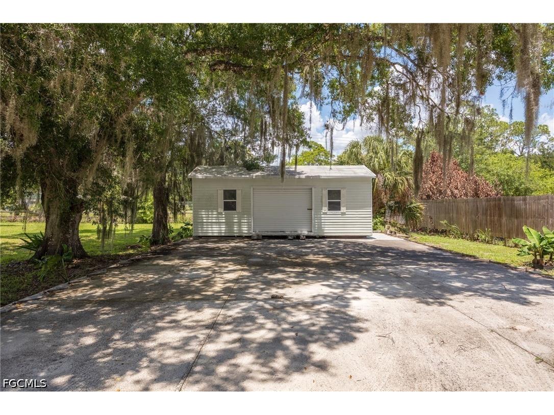 22031 Edwards Drive Alva FL 33920 2026023085 image8