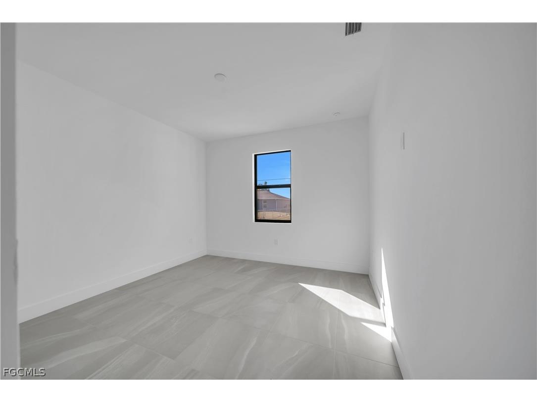 2204 NE 14th Place Cape Coral FL 33909 2026010996 image20