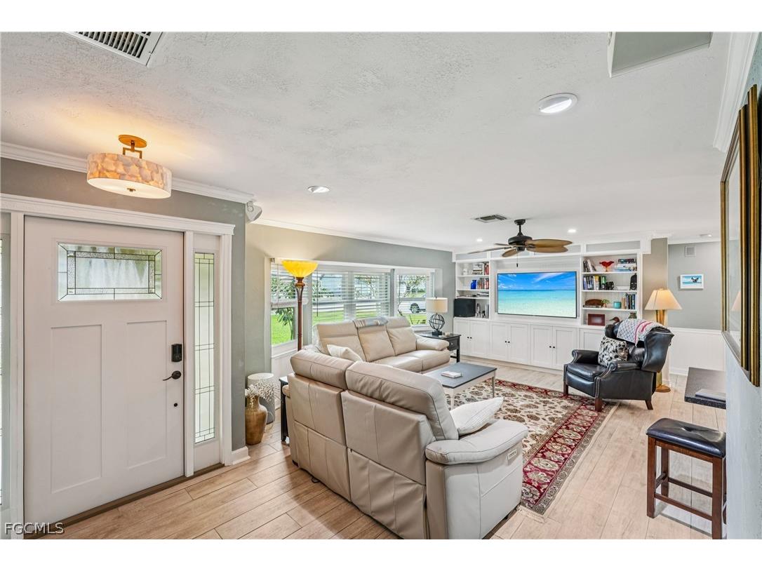 2204 SE 15th Terrace Cape Coral FL 33990 2026009950 image5