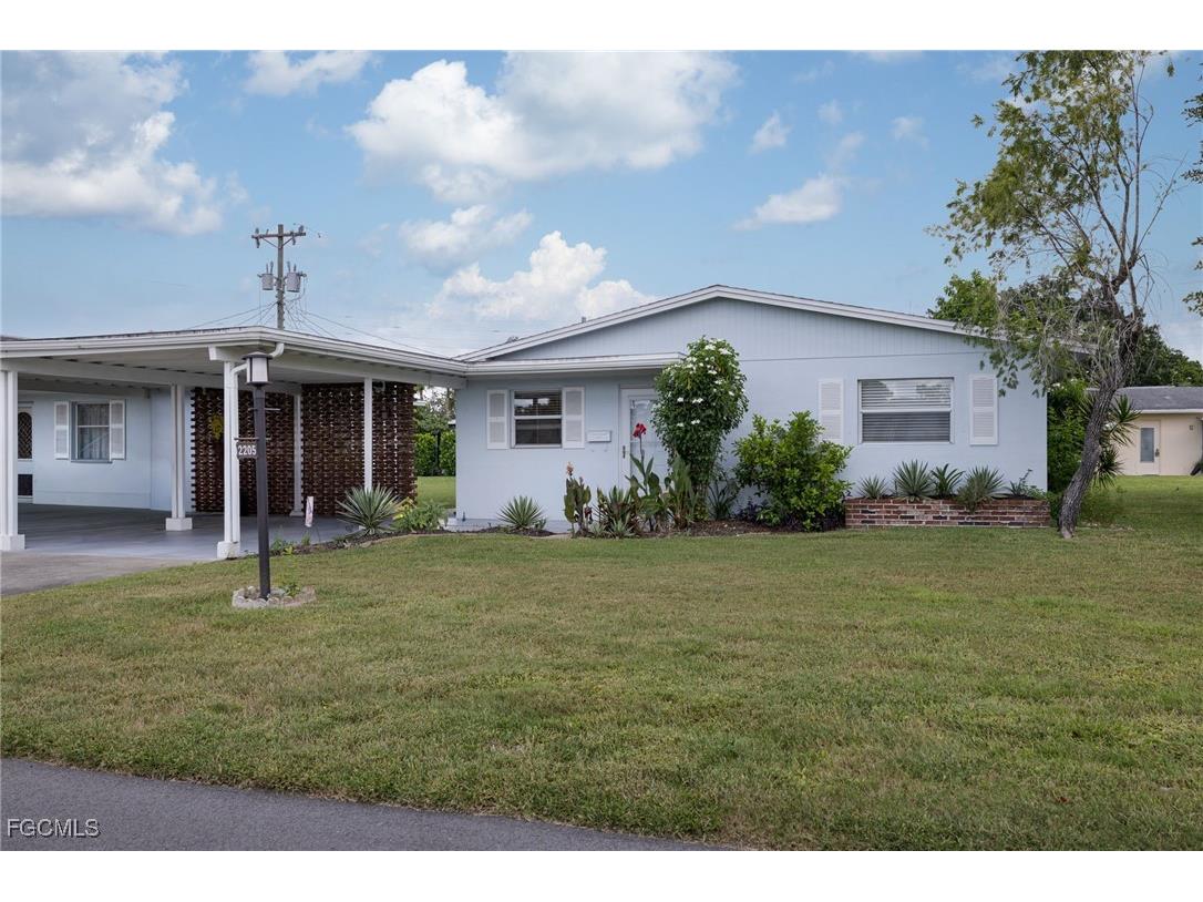 2205 Croton Court Lehigh Acres FL 33936 2025006630 image1