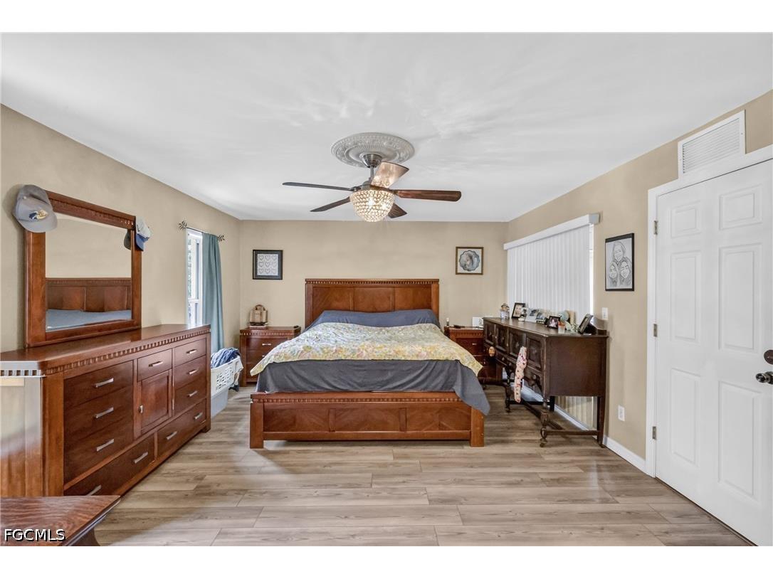 2205 NE 1st Place Cape Coral FL 33909 2026025490 image11