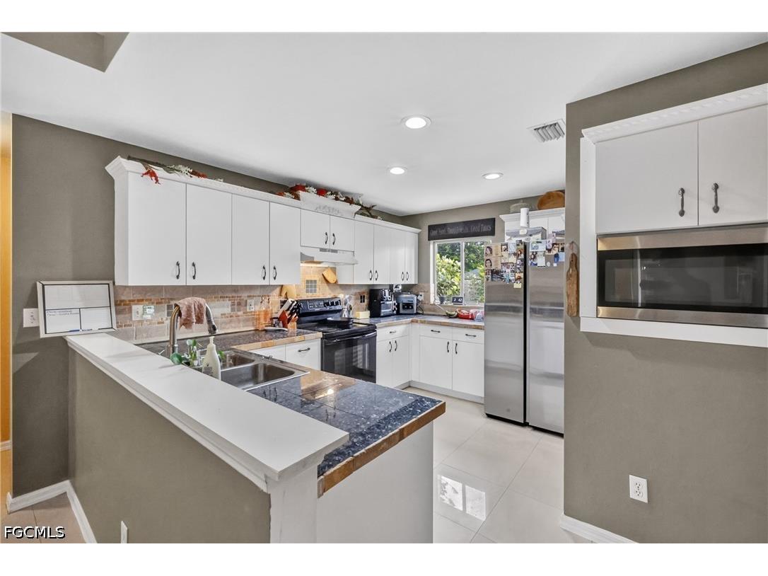 2205 NE 1st Place Cape Coral FL 33909 2026025490 image8