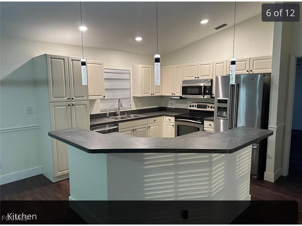 2205 NE 8th Place Cape Coral FL 33909 2026005660 image3