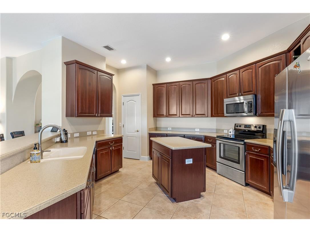 2205 SE 16th Street Cape Coral FL 33990 2026007025 image7