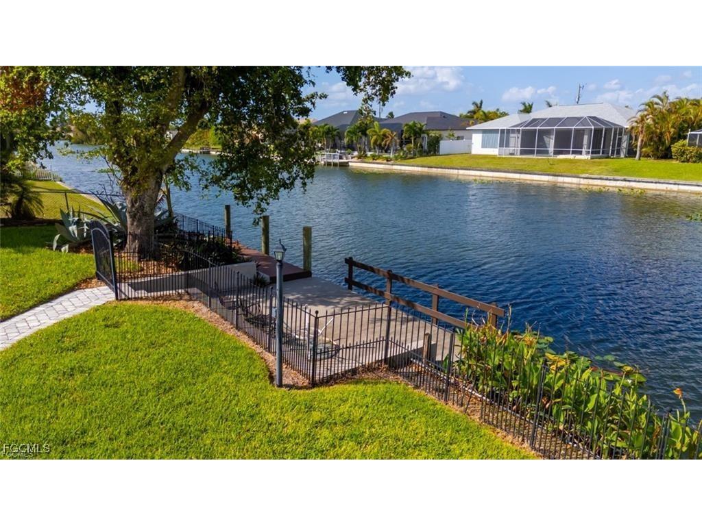 2207 NE 1st Terrace Cape Coral FL 33909 2025020864 image1