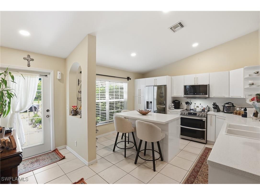 2207 NE 28th Street Cape Coral FL 33909 225076572 image5