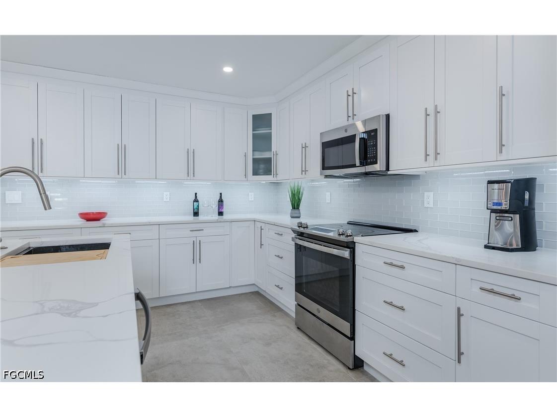 2207 Surfside Boulevard Cape Coral FL 33991 2026020314 image5