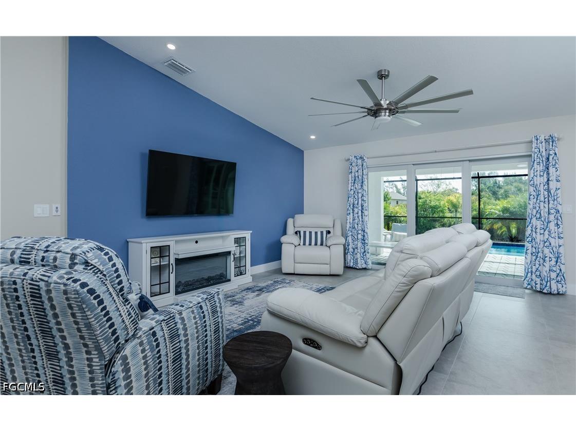 2207 Surfside Boulevard Cape Coral FL 33991 2026020314 image8