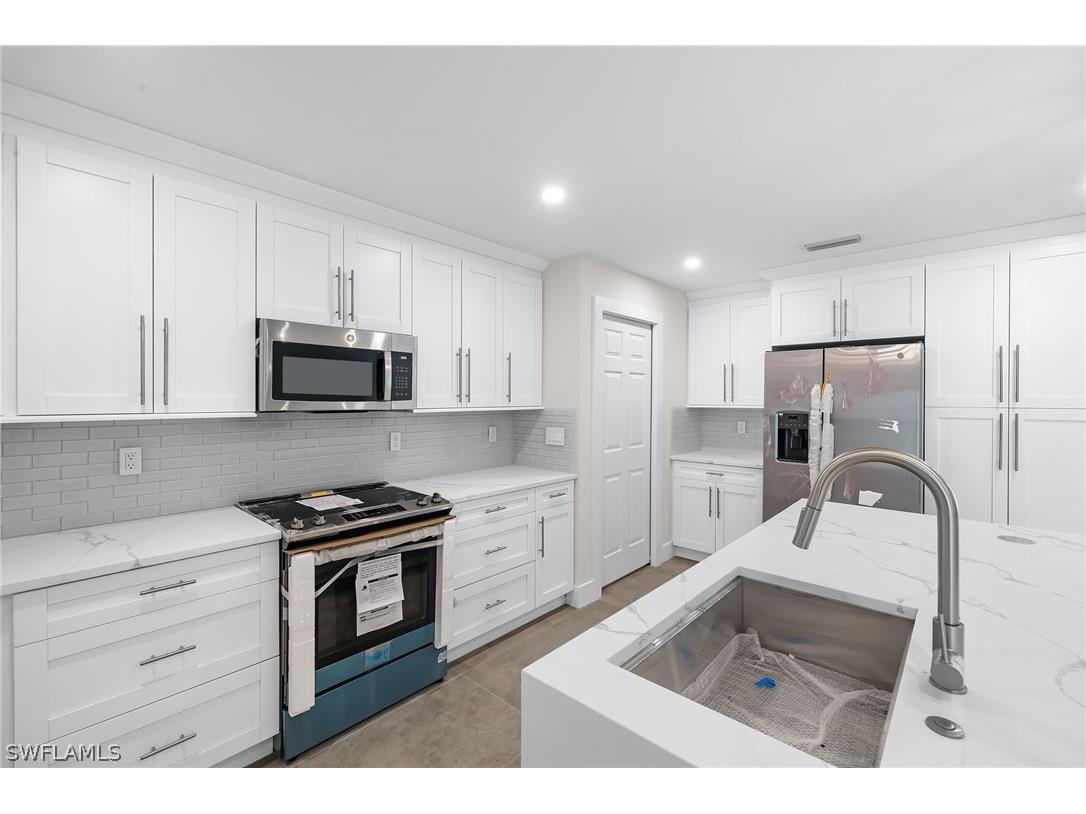 2207 Surfside Boulevard Cape Coral FL 33991 223002777 image1
