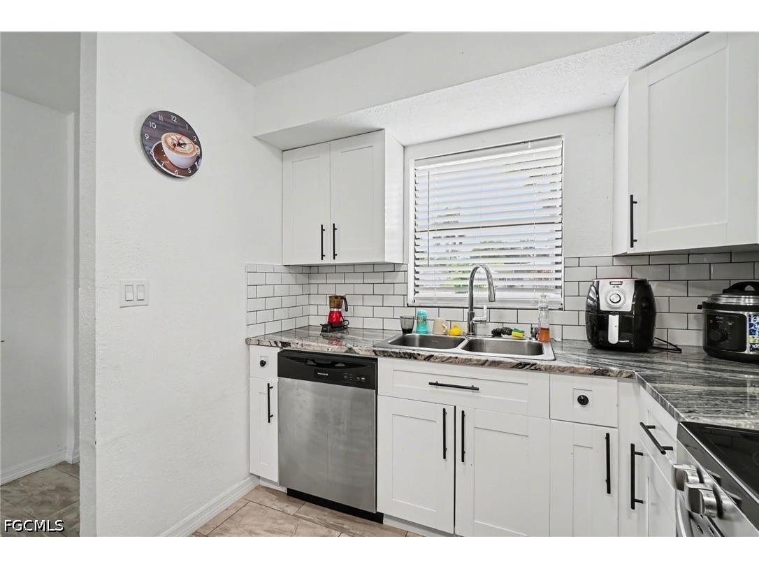2208/2210 Iris Way Fort Myers FL 33905 2026015825 image10