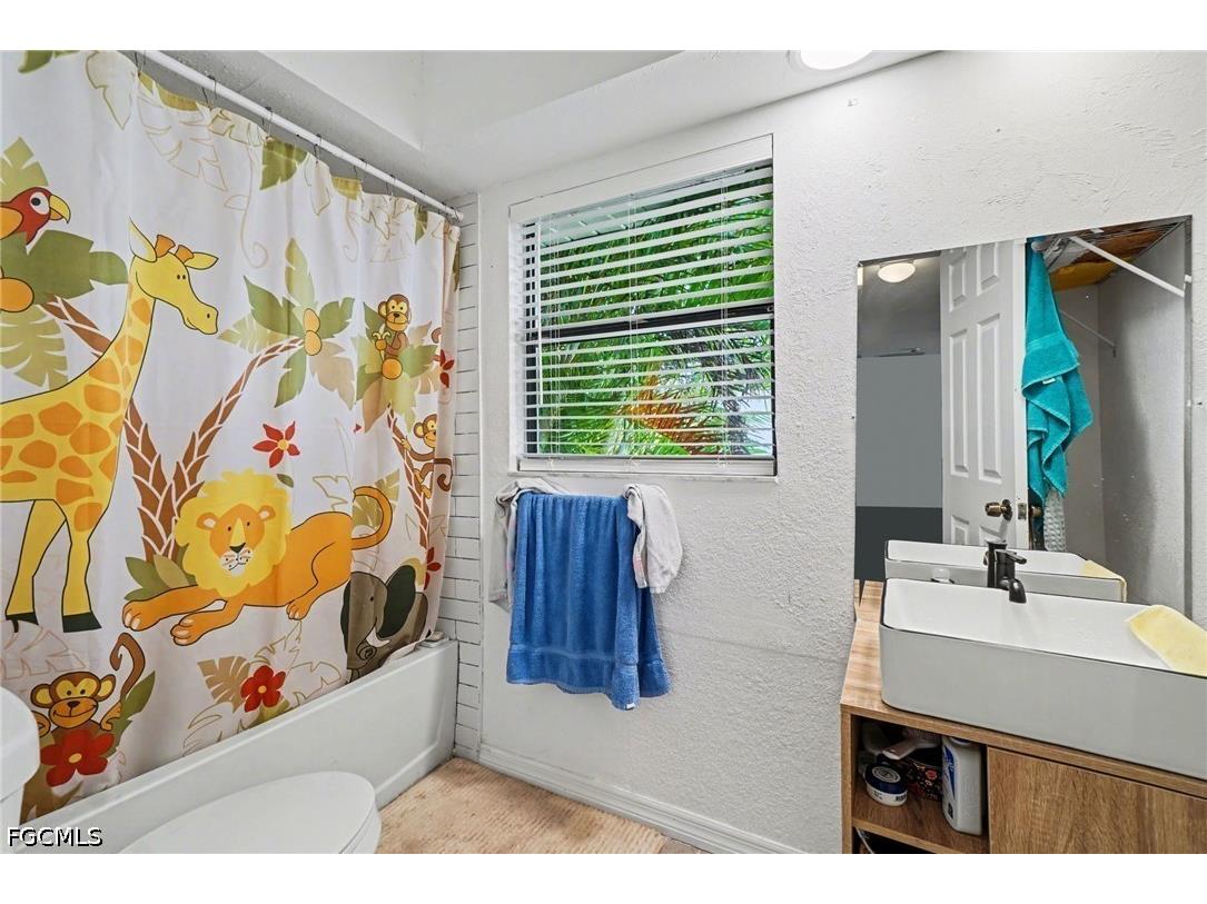 2208/2210 Iris Way Fort Myers FL 33905 2026015825 image18
