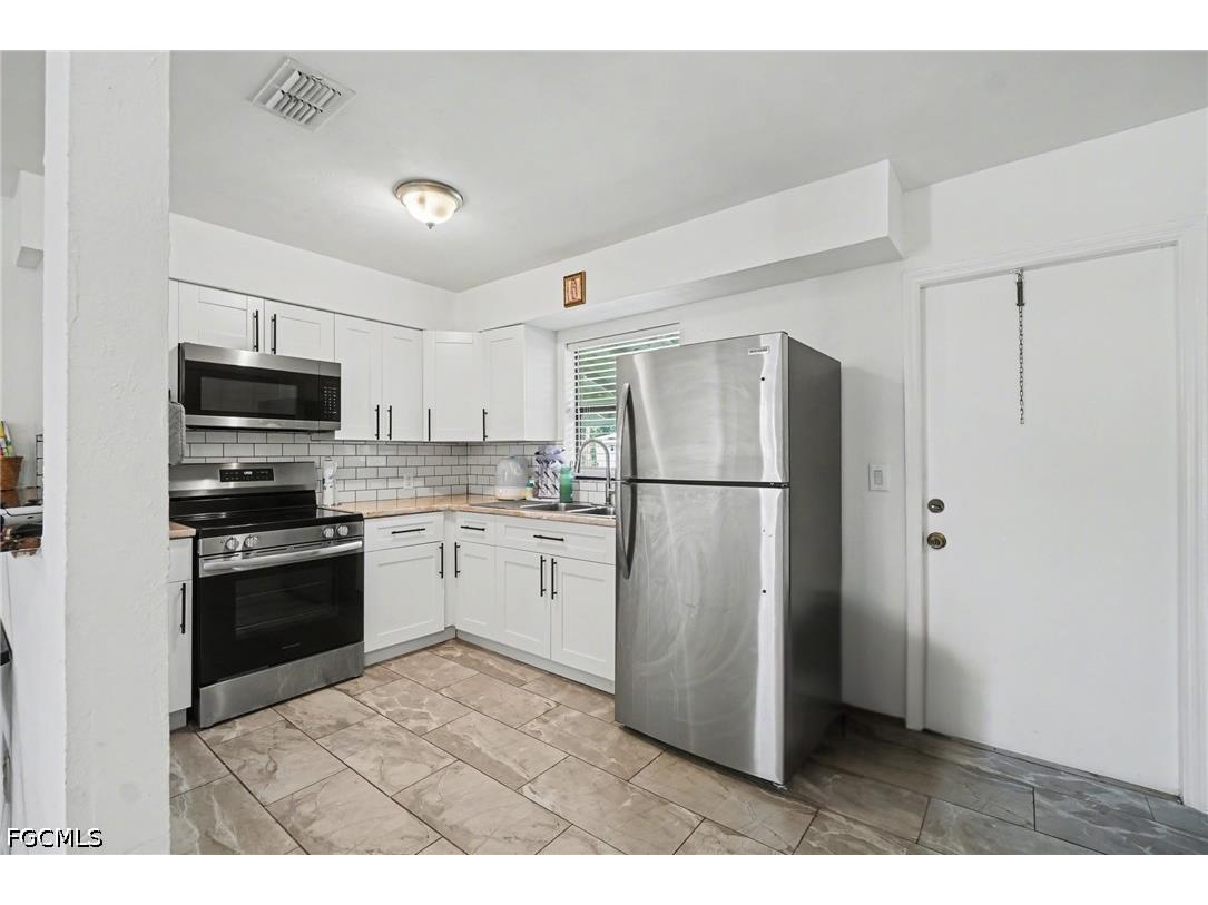 2208/2210 Iris Way Fort Myers FL 33905 2026015825 image26