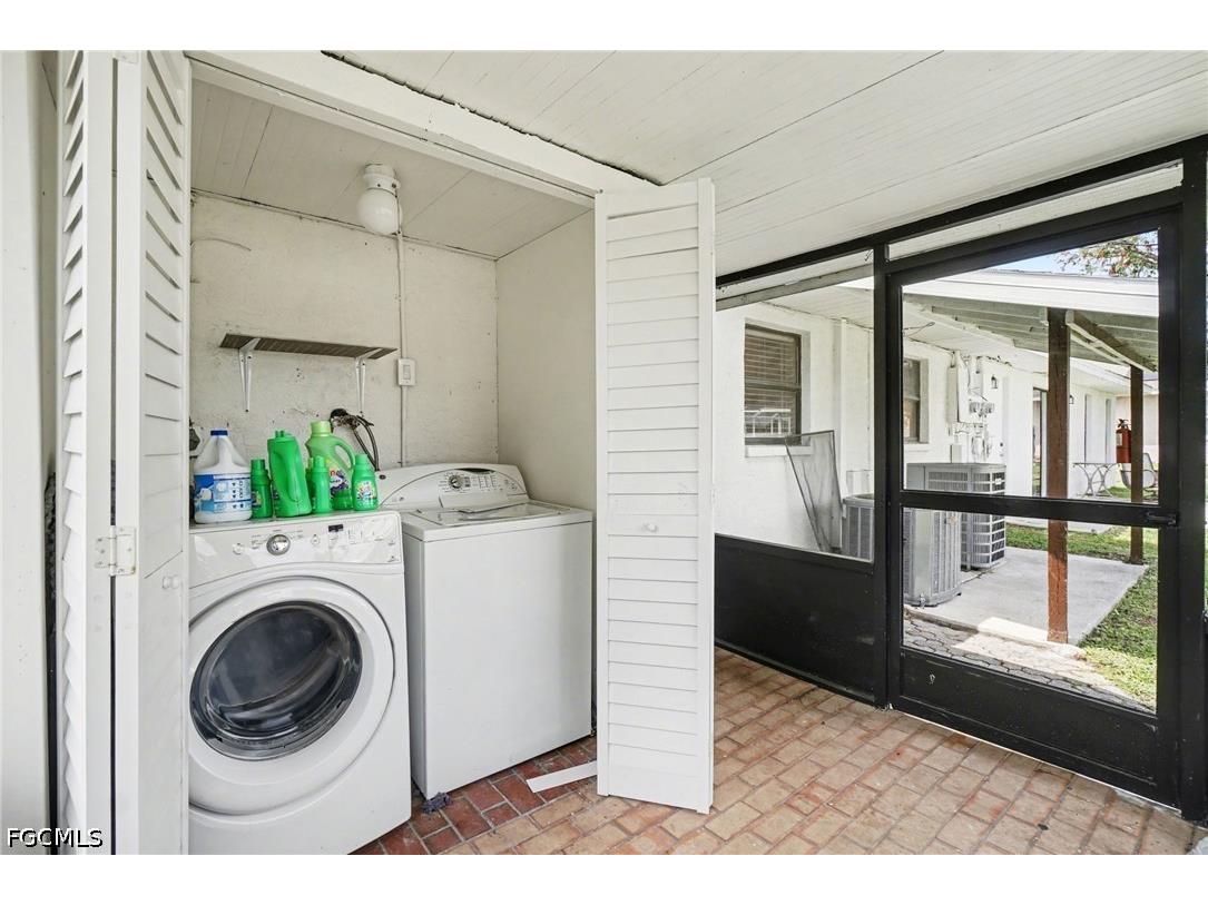 2208/2210 Iris Way Fort Myers FL 33905 2026015825 image35