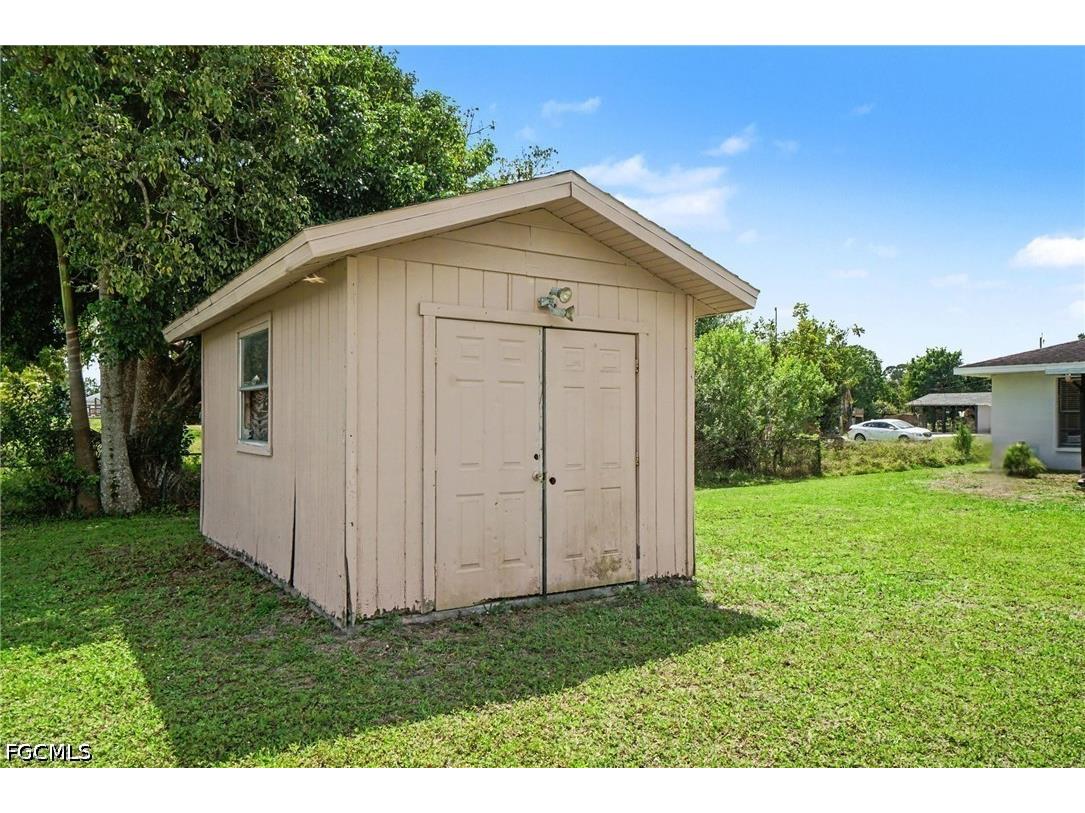 2208/2210 Iris Way Fort Myers FL 33905 2026015825 image37