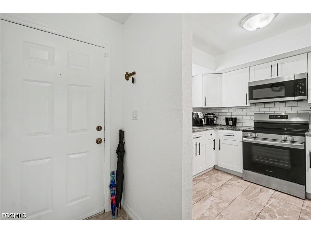 2208/2210 Iris Way Fort Myers FL 33905 2026015825 image8