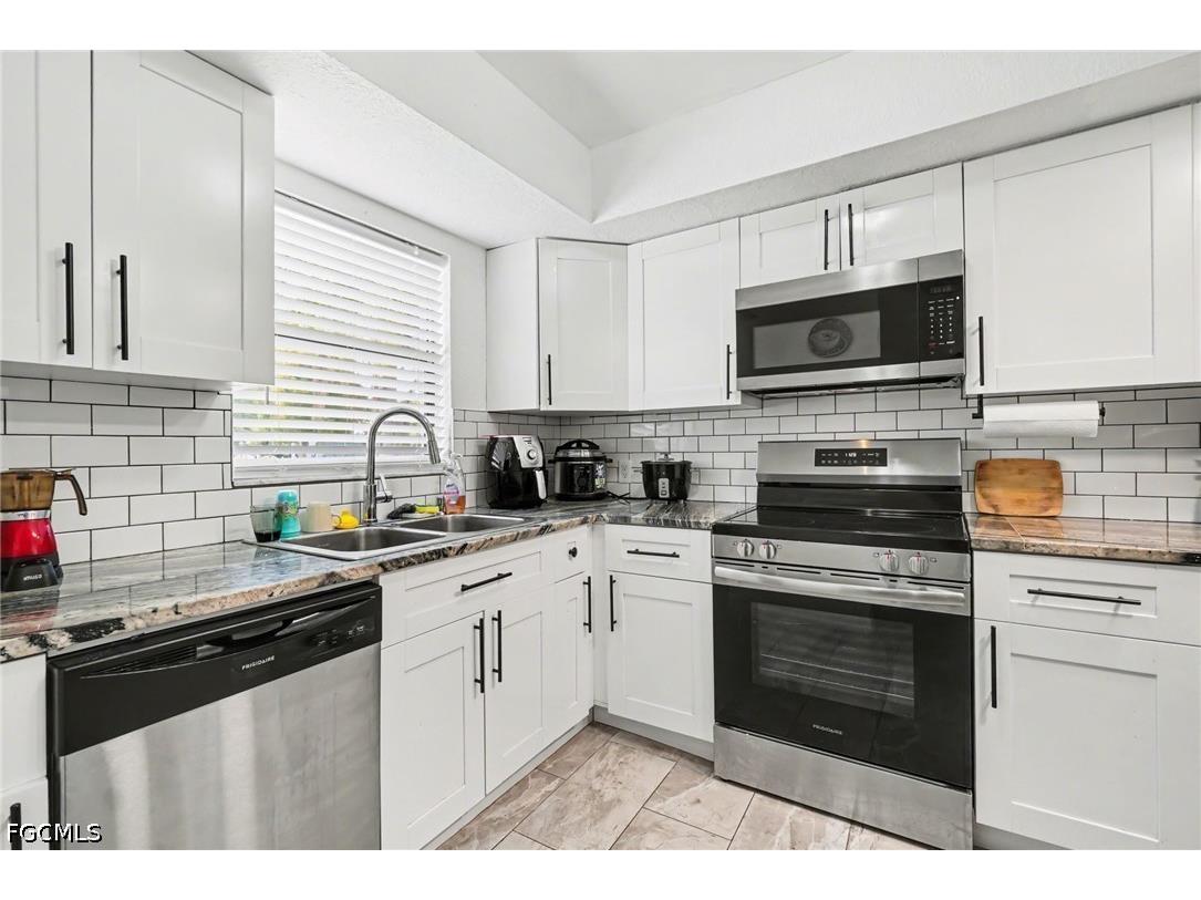 2208/2210 Iris Way Fort Myers FL 33905 2026015825 image9