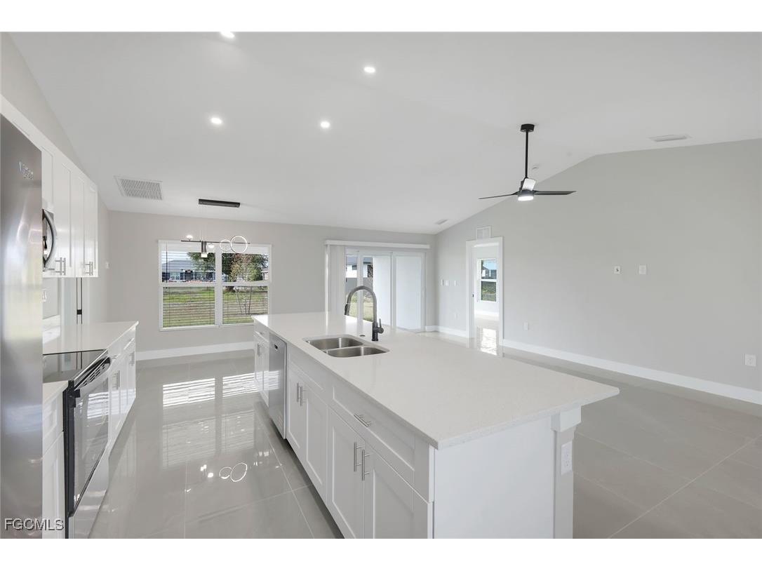 2208 NE 23rd Avenue Cape Coral FL 33909 2025024938 image10