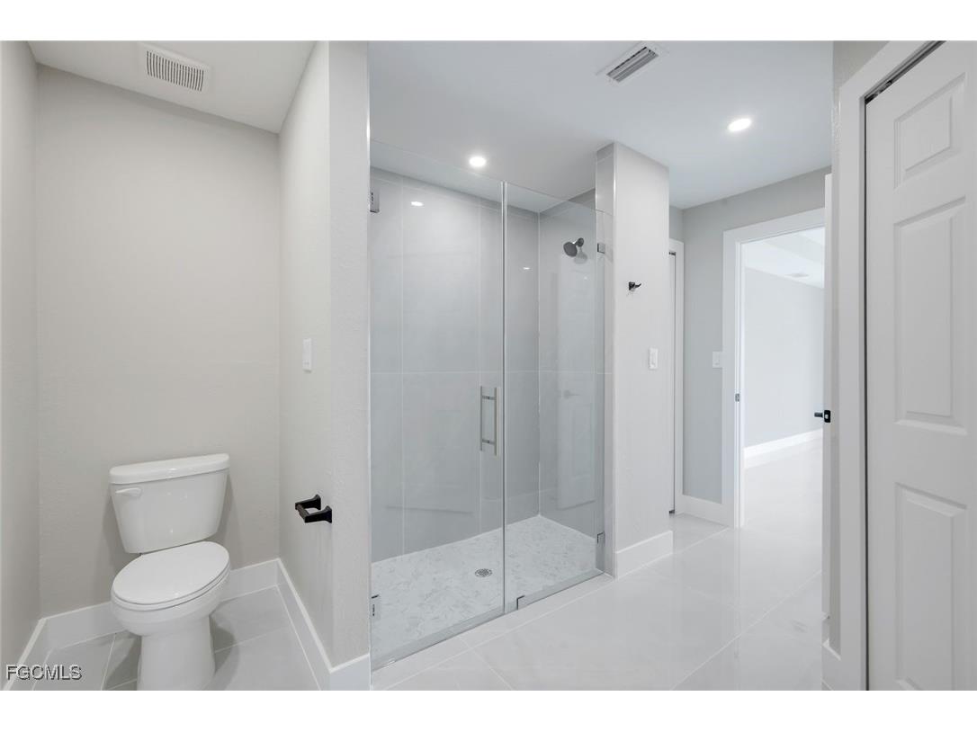 2208 NE 23rd Avenue Cape Coral FL 33909 2025024938 image15