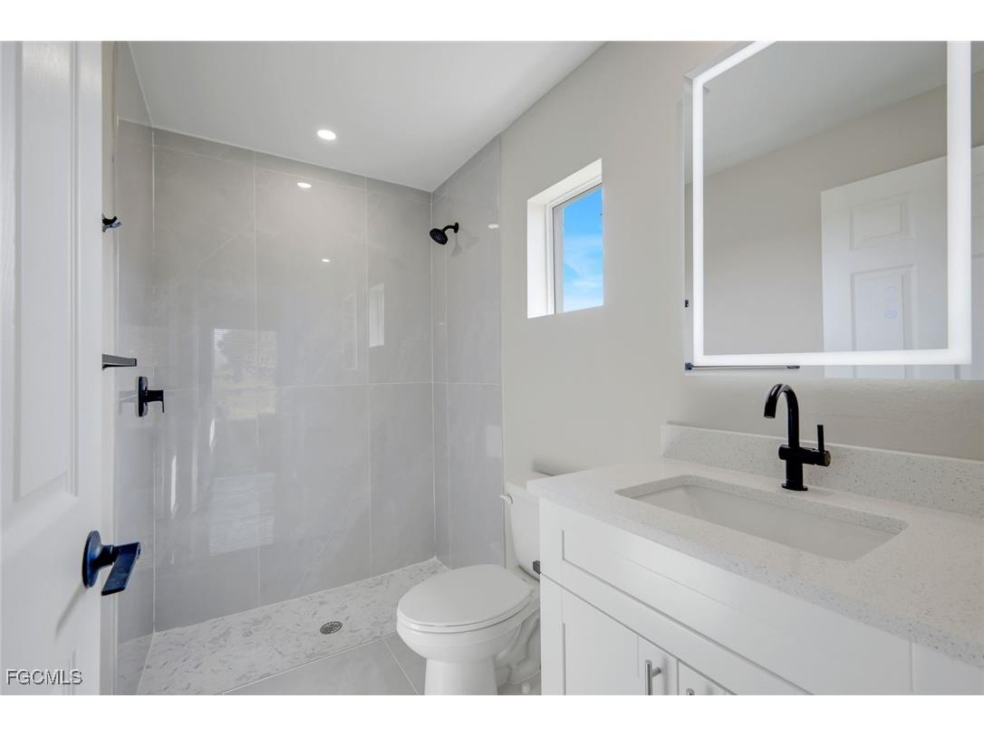 2208 NE 23rd Avenue Cape Coral FL 33909 2025024938 image17