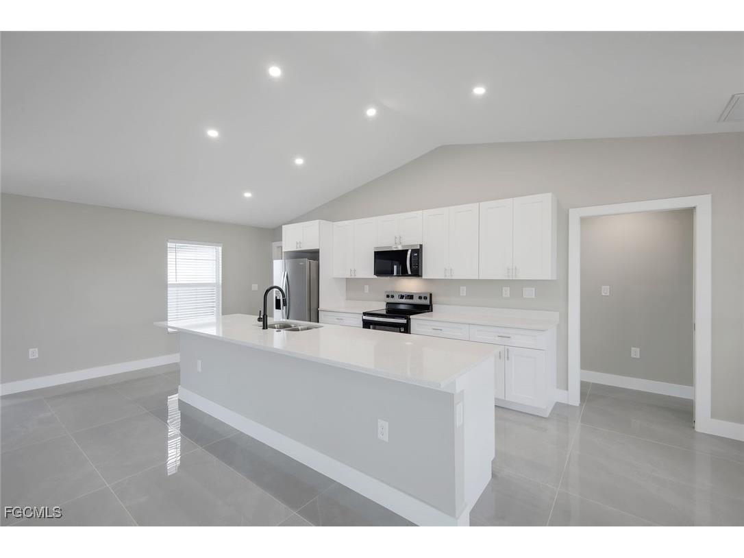 2208 NE 23rd Avenue Cape Coral FL 33909 2025024938 image7