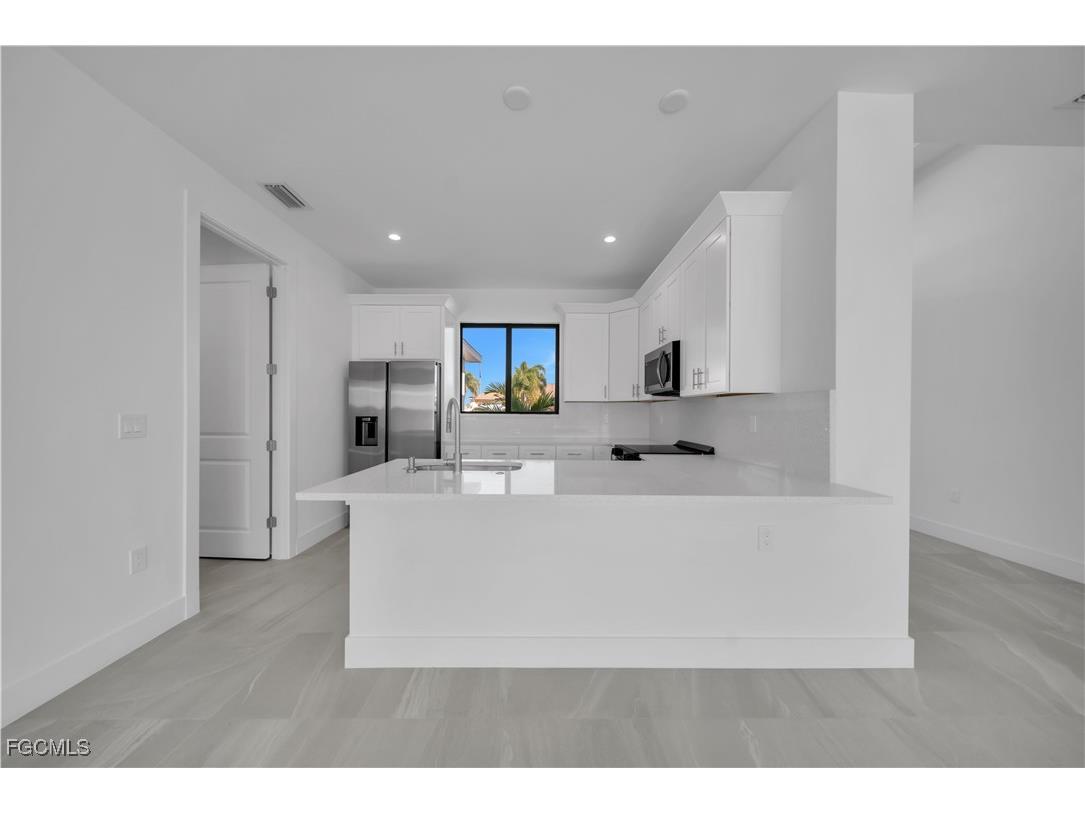 2208 NE 9th Avenue Cape Coral FL 33909 2026004913 image13