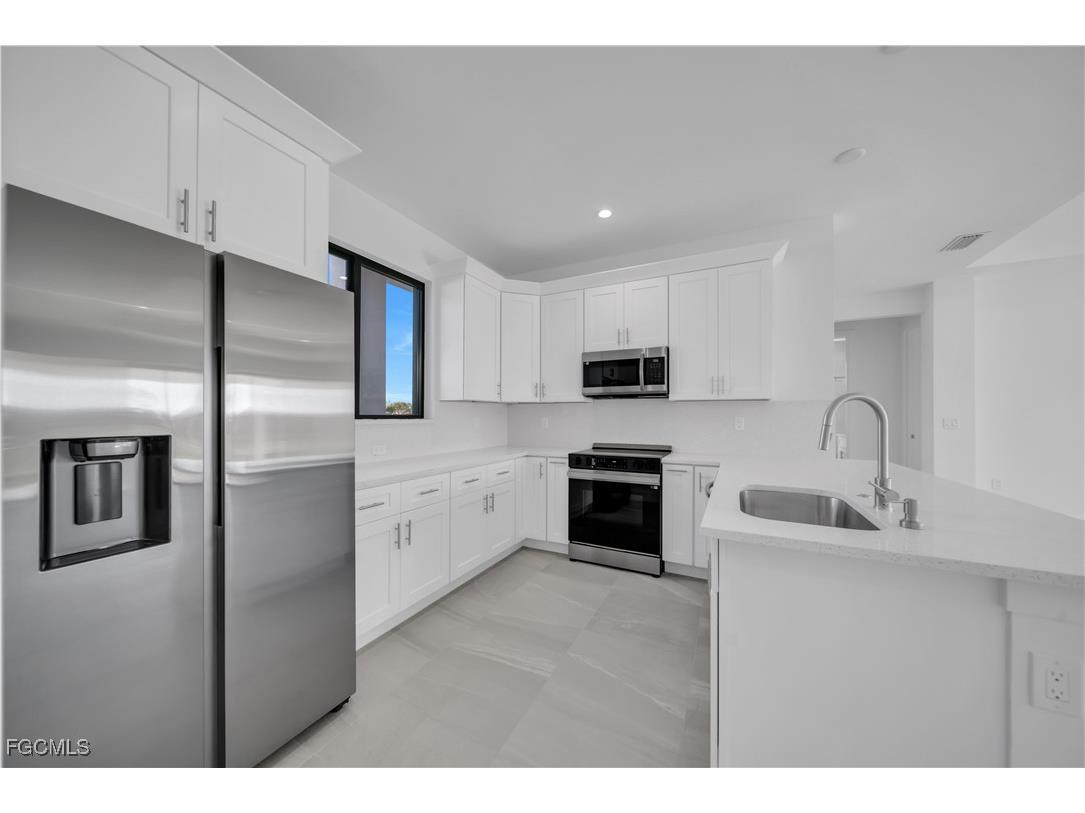 2208 NE 9th Avenue Cape Coral FL 33909 2026004913 image14