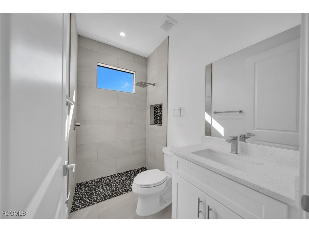 2208 NE 9th Avenue Cape Coral FL 33909 2026004913 image19