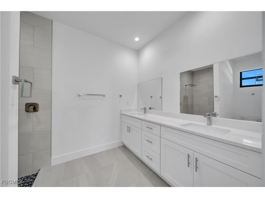 2208 NE 9th Avenue Cape Coral FL 33909 2026004913 image29