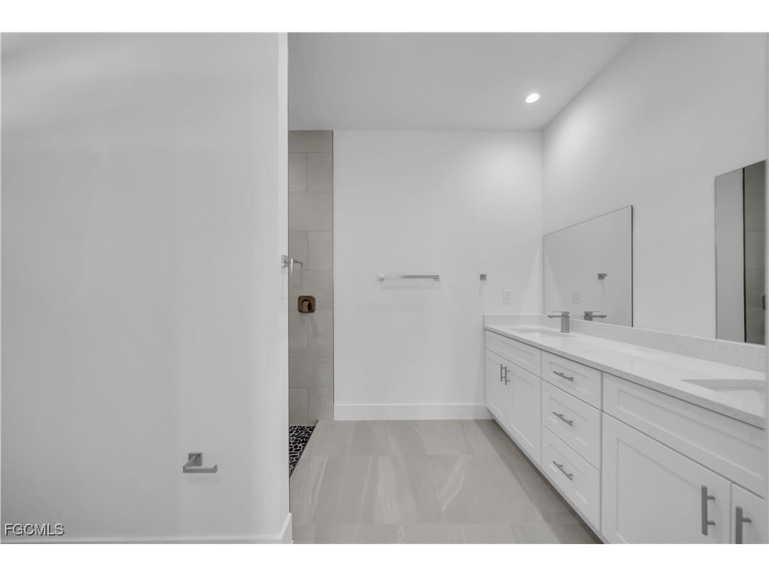 2208 NE 9th Avenue Cape Coral FL 33909 2026004913 image30