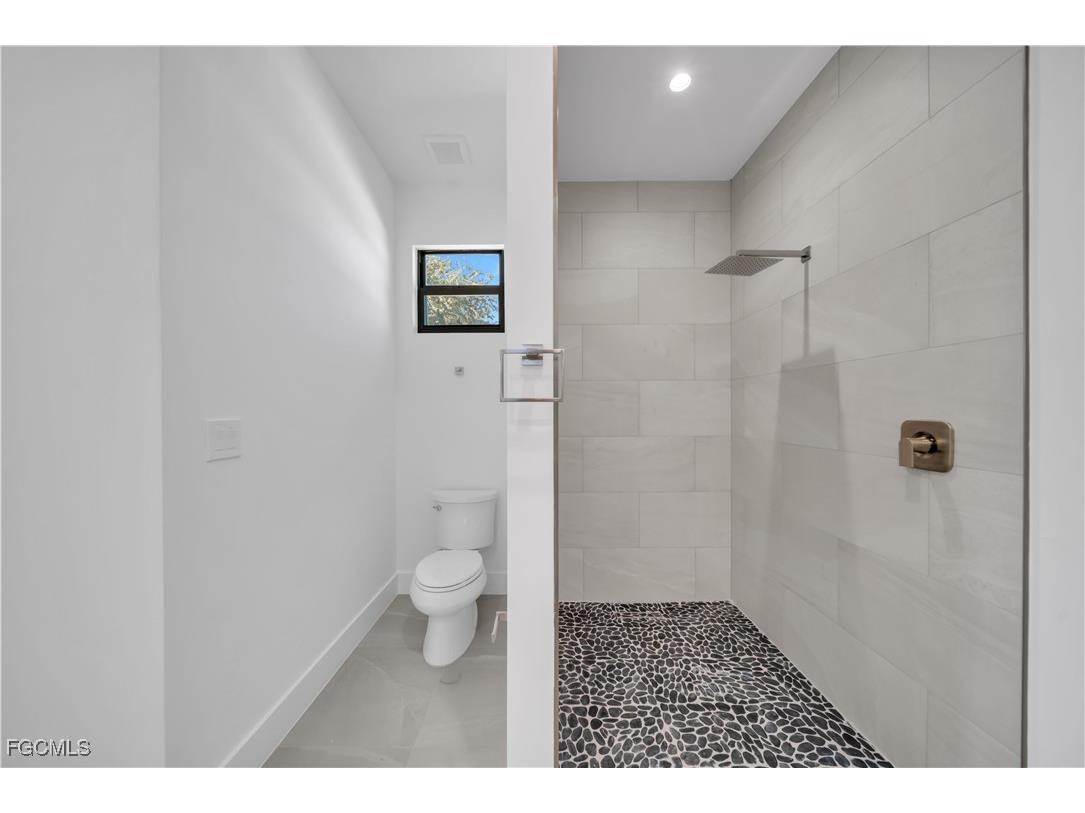 2208 NE 9th Avenue Cape Coral FL 33909 2026004913 image31