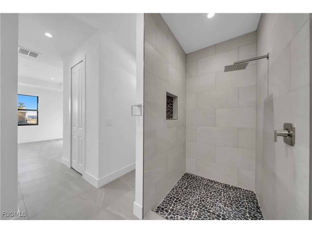 2208 NE 9th Avenue Cape Coral FL 33909 2026004913 image32