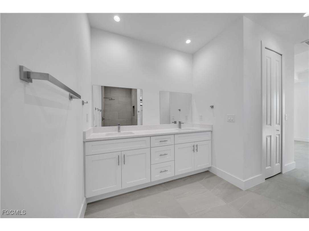 2208 NE 9th Avenue Cape Coral FL 33909 2026004913 image33