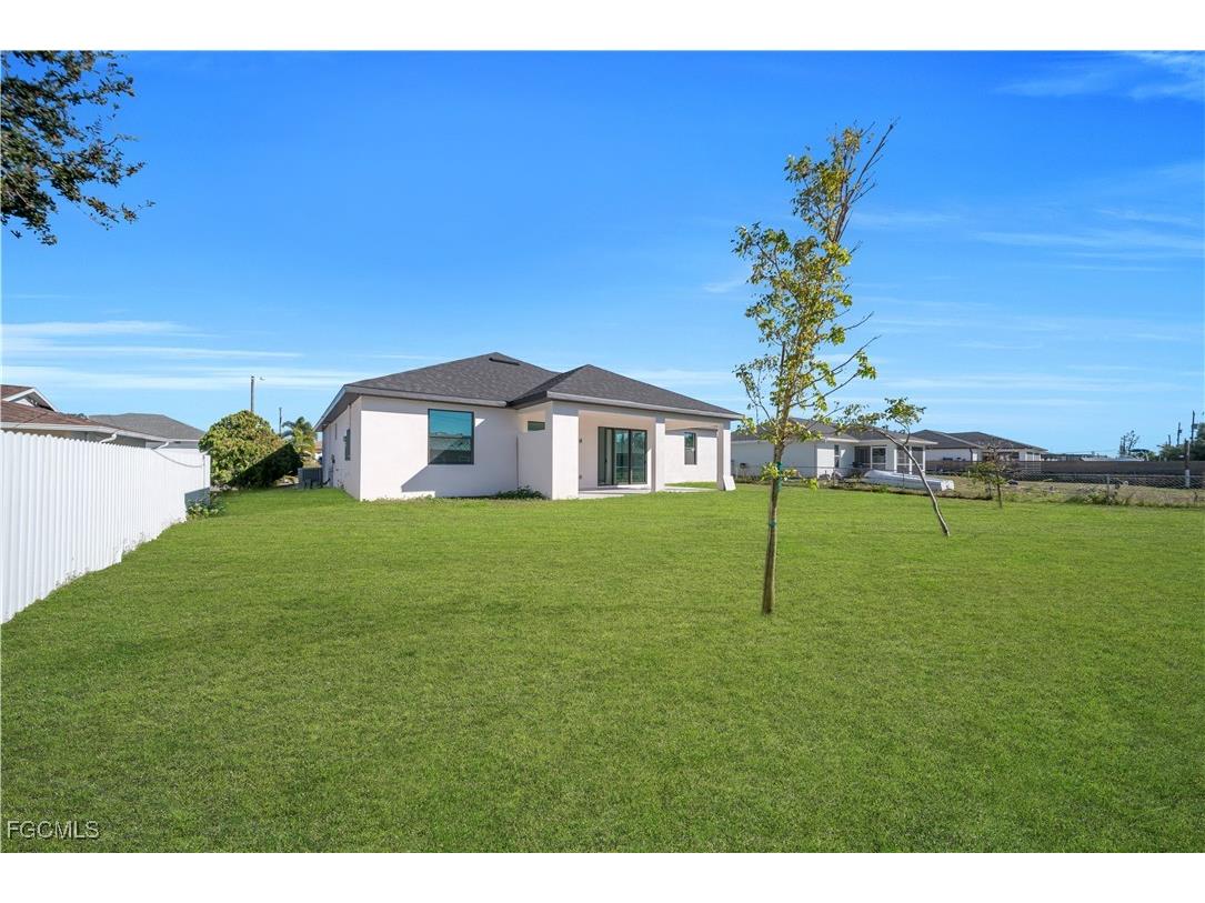 2208 NE 9th Avenue Cape Coral FL 33909 2026004913 image37