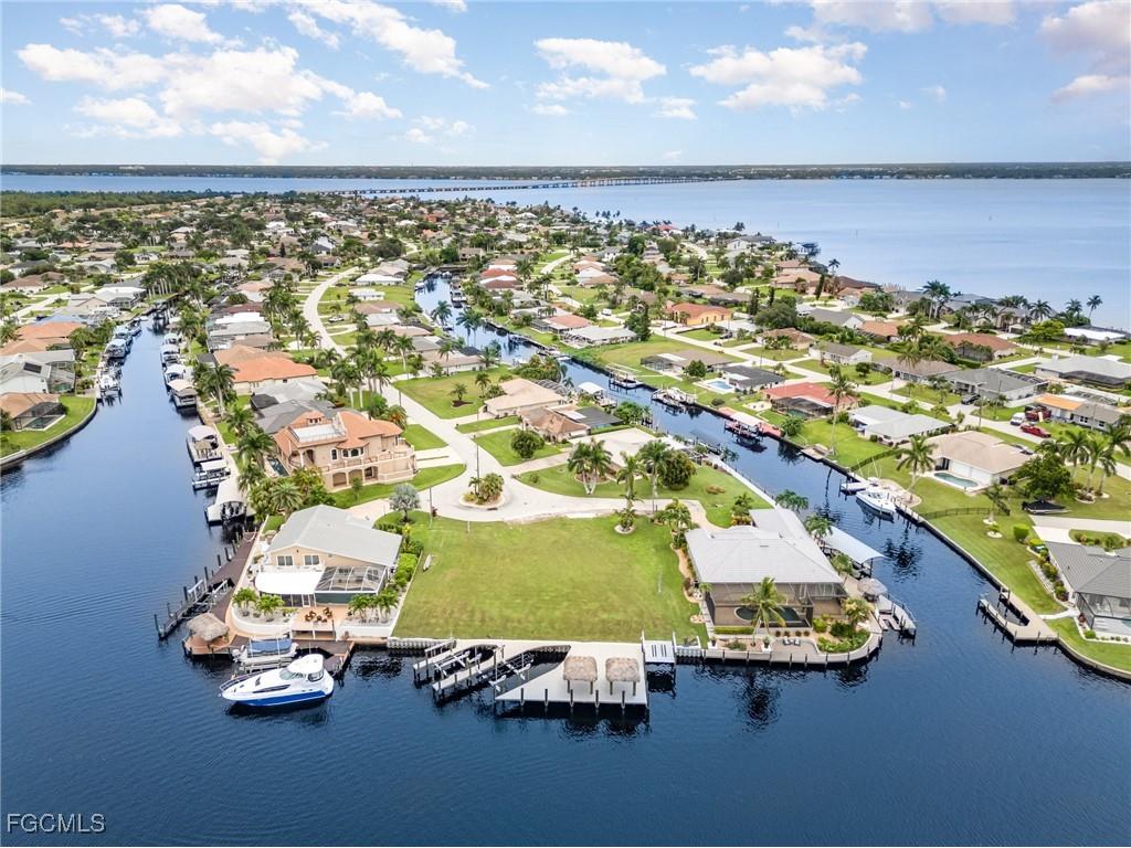 2208 SE 27th Street Cape Coral FL 33904 2025007440 image1
