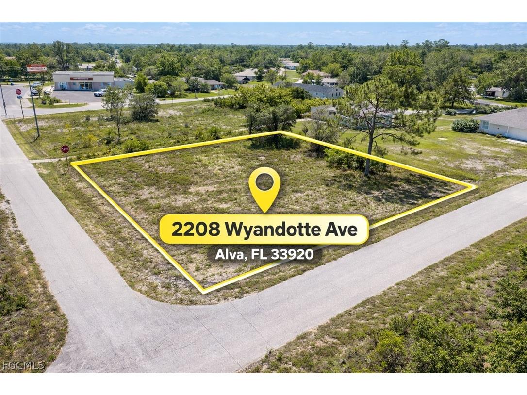 2208 Wyandotte Avenue Alva FL 33920 2026008362 image1