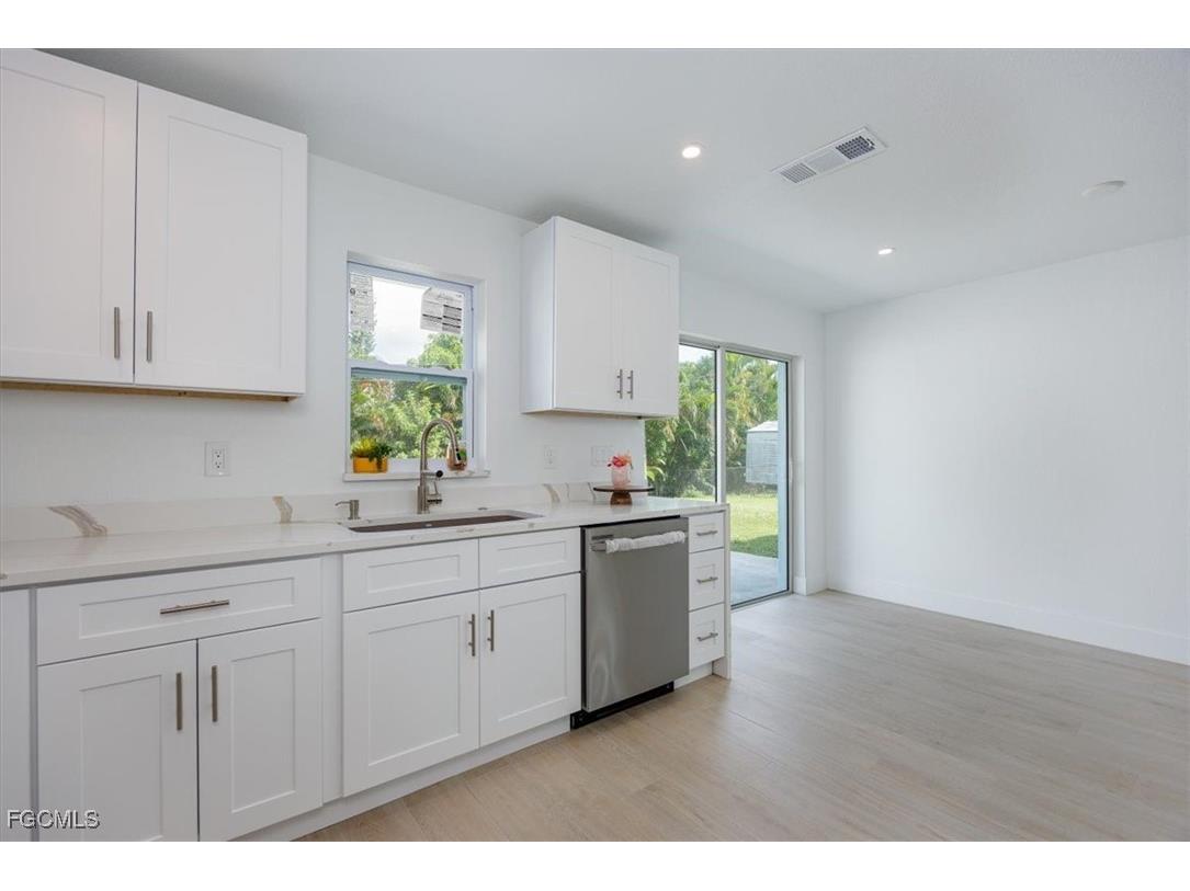 2209 Delta Street Fort Myers FL 33907 2025014521 image11