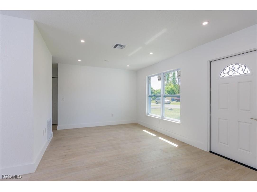 2209 Delta Street Fort Myers FL 33907 2025014521 image8