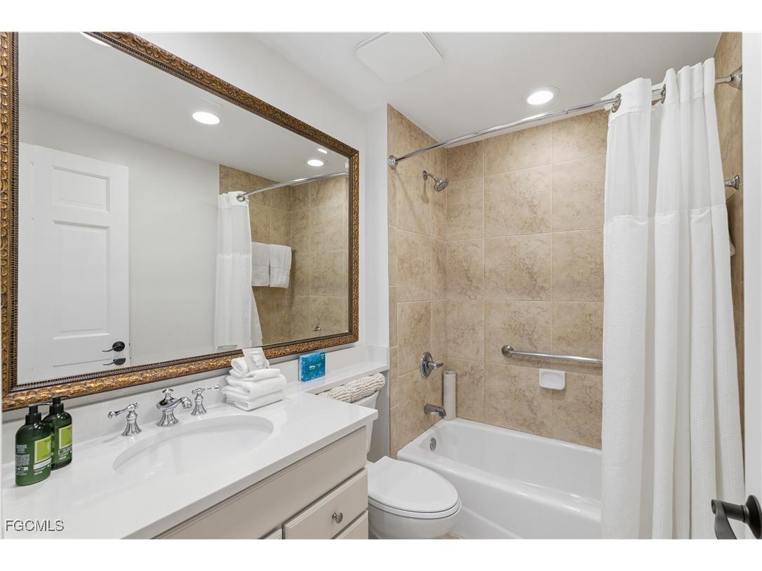 221 9th Street S #123 Naples FL 34102 2025025748 image25